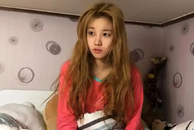 宋雨琦"被迫"卸妆,去掉美瞳刘海和美颜后,生图很真实!