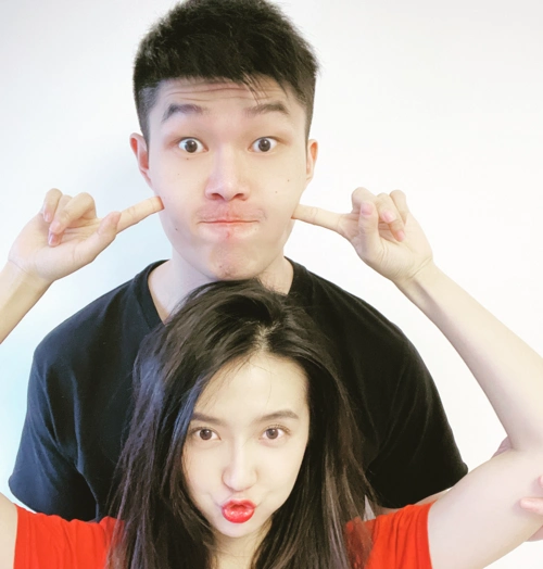 演员许龄月官宣恋情晒与男友甜蜜合照表白谢谢让我还相信爱情