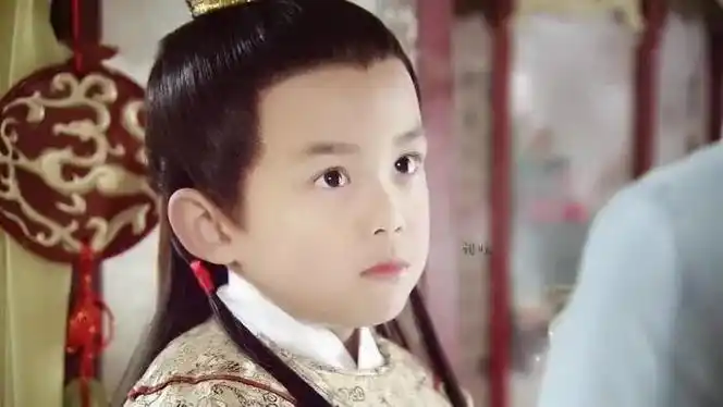 《封神榜之凤鸣岐山》,在剧中饰演"小哪吒"