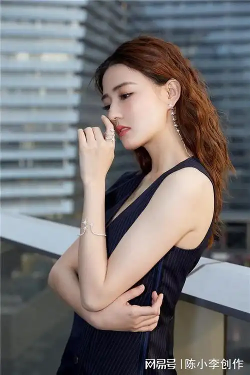 徐璐性感写真绝美的容貌高挑的身材