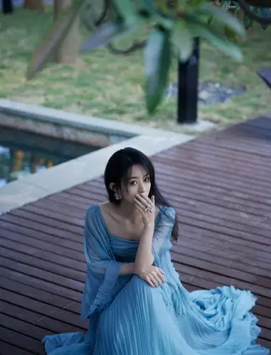 赵丽颖流光缤纷亮片长裙##赵丽颖好仙