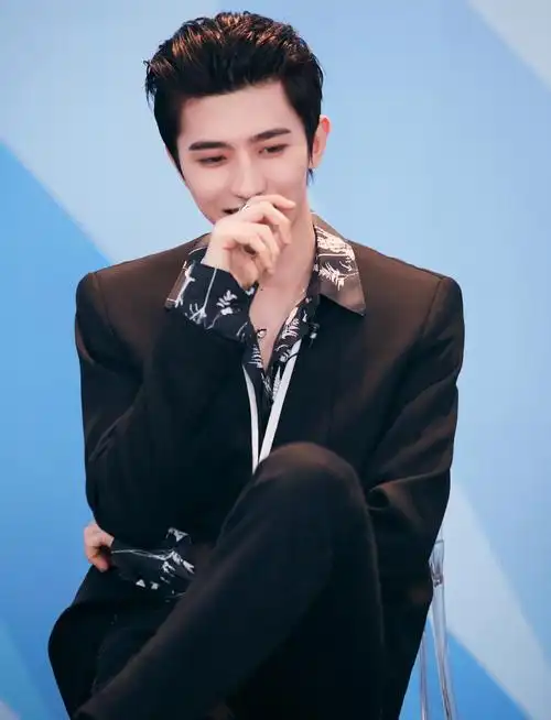 蔡徐坤梦幻水舞台帅气图片56
