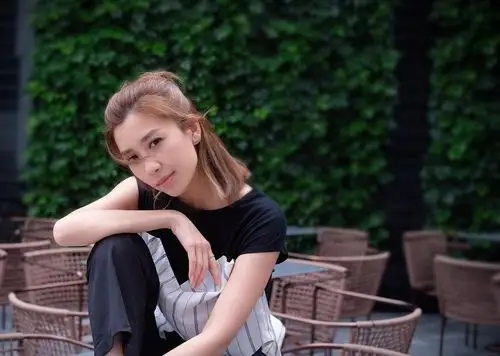 黄智雯:1982年出生于香港,女演员,毕业于香港演艺学院!