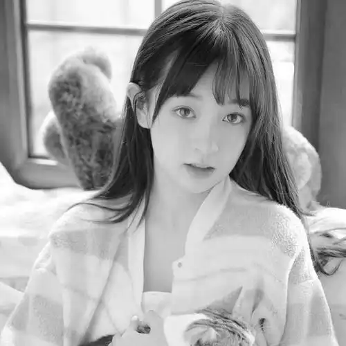 美女黑白头像图片