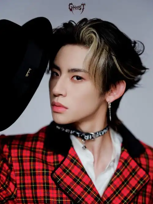 转载了@小鬼-王琳凯lilghost工作室的微博图片哥哥帅死了啊啊啊啊多穿