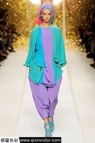 紫色和蓝色搭配是非常协调的