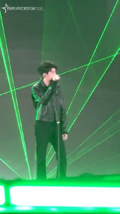 王源出席qq音乐巅峰盛典##王源绿海