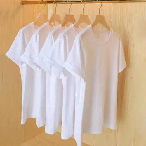 一件纯白色的t