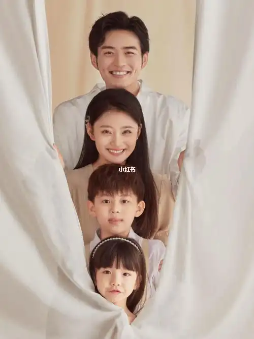 家有儿女幸福有爱的一家四口