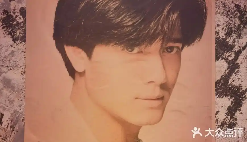 怀旧的麻辣烫惊现郭富城海报