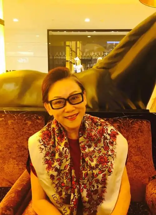 78岁天后最近照片惊艳曝光