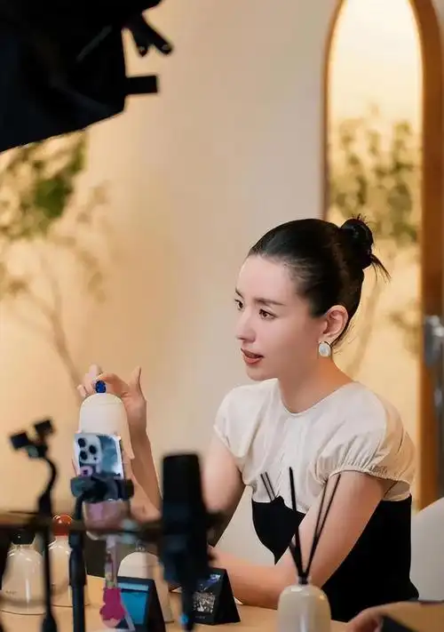 董洁,11年触底反弹起飞,就是这个方法!