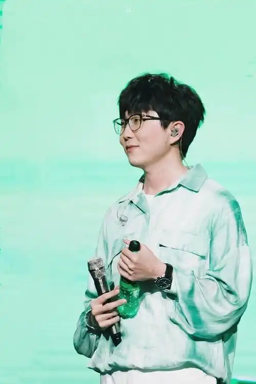 他今天怎么这么可爱啊@毛不易#毛不易