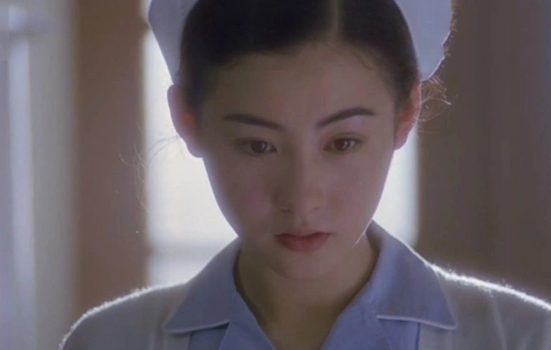 《星愿》,穿上了护士服,这也是小时候的梦想,插曲《星语心愿》成为了