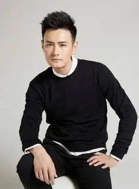 "儿子",其实是在曾出演的一部剧《海上传奇》中饰演她儿子的演员王雨