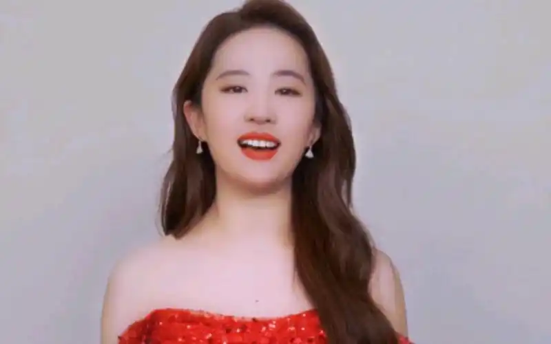 来自神仙姐姐刘亦菲的新年祝福!