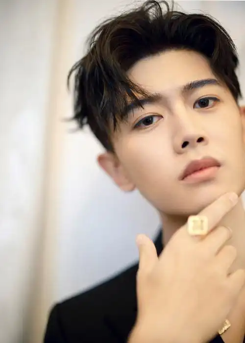 任嘉伦[超话]# rjl#任嘉伦2021嘉速前进# .