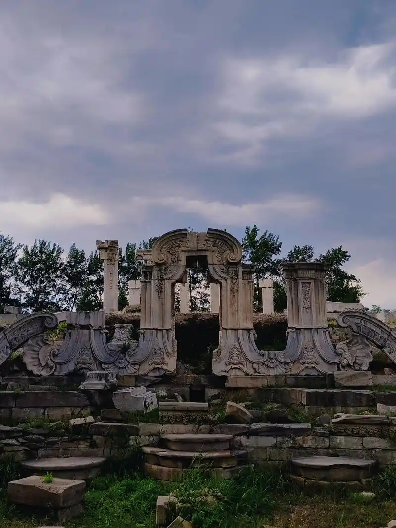 圆明园.西洋楼的断垣残影是圆明园饱受摧残见证,其实,那一座座 - 抖音