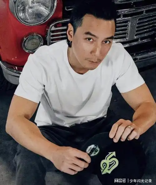 吴彦祖高中时期帅照曝光自侃是个坏小子