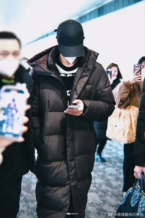 刘耀文今日allblack机场饭拍