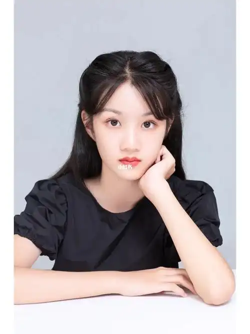 浙江;网剧女一明星小时候需要13-14岁女孩颜值高漂亮 双眼皮大眼睛