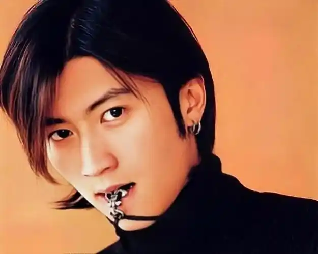 谢霆锋旧照曝光,真的是英俊潇洒,风度翩翩