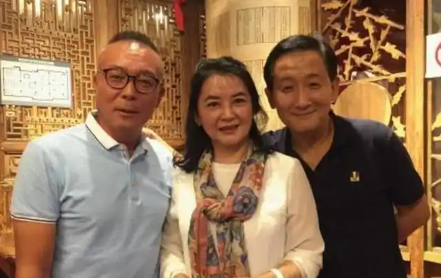 "影帝"谢园去世,和二婚老婆恩爱22年无儿女,葛优梁天悲痛送别