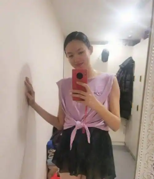 张梓琳首晒全身孕照,大肚凸起四肢纤细快卸货,肚尖尖是男宝?