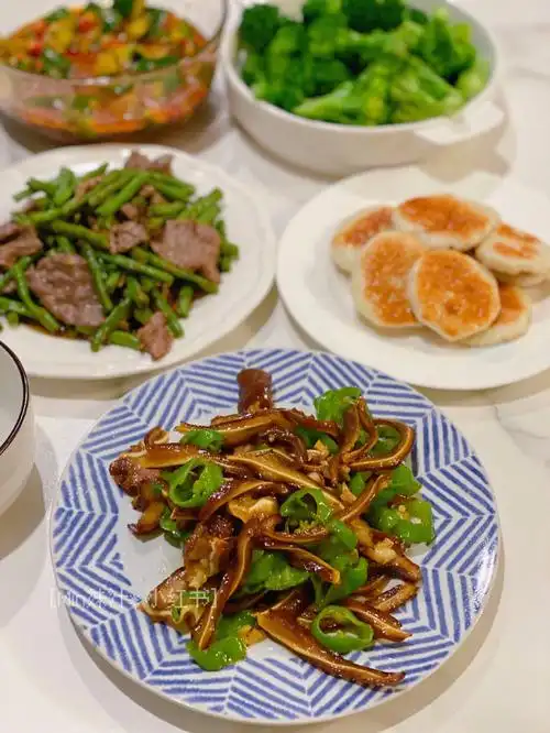 广东人家常便饭75辣椒炒猪耳朵真的太下酒菜