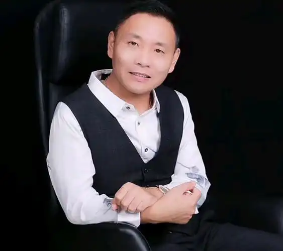 祁隆停播原因曝光徒弟小阿青拉黑师娘乐凡引发网暴和团队内讧