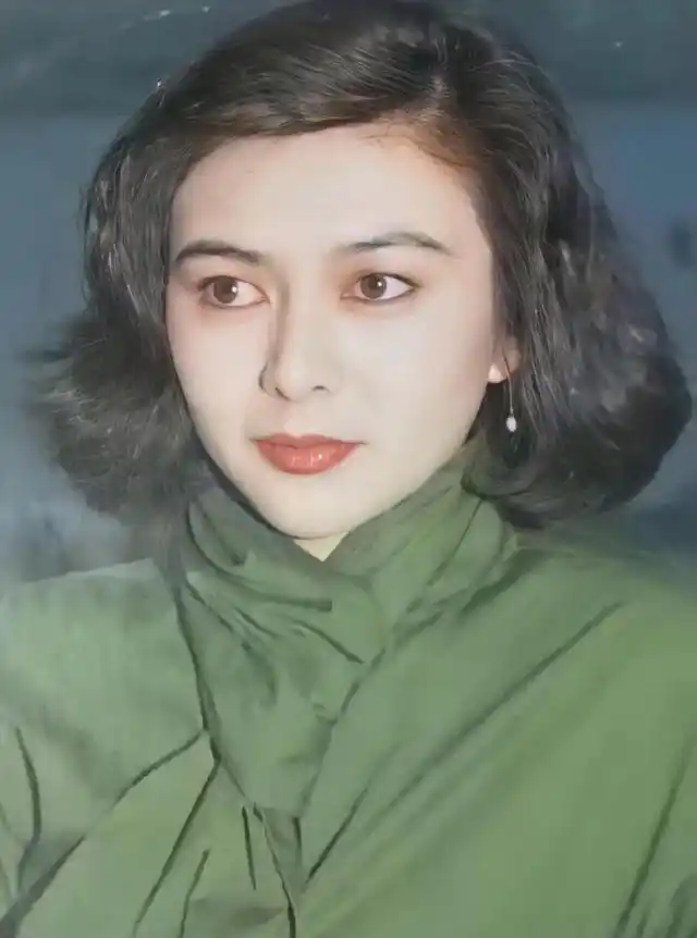 香港第一美女关之琳旧照连连看,美得不可方物让人看一眼就忘不掉