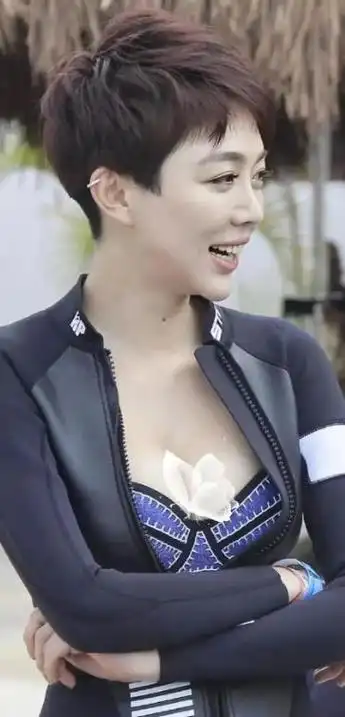 姜妍火辣身材比林志玲还羡慕泳装都招架不住