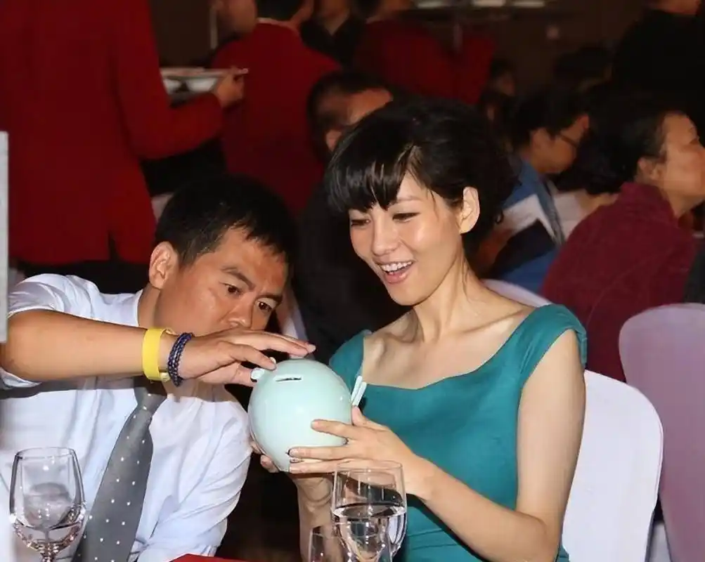 "美女主持"沈星:为"上位"插足冯小刚婚姻,背叛陈红前夫