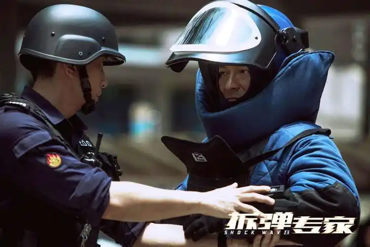 《拆弹专家》发像素预告,梦回童年2分钟看全片-猫眼电影