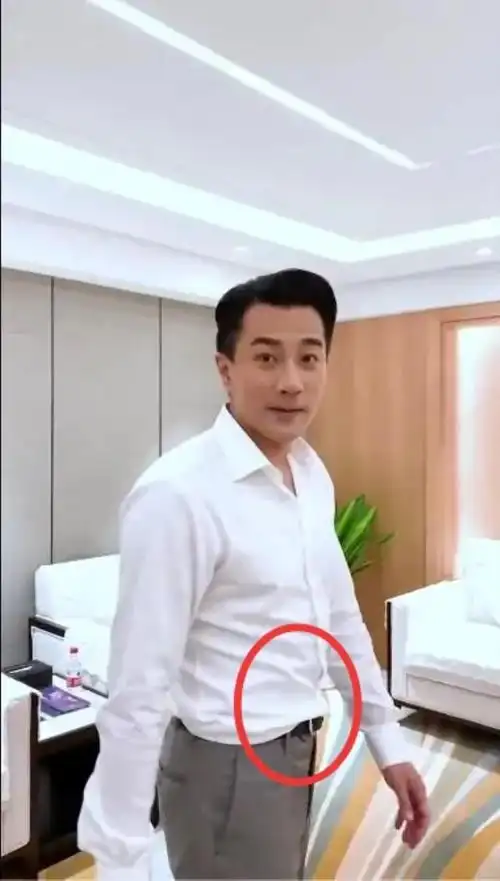 刘恺威最新消息46岁刘恺威黑眼圈小肚腩抢镜