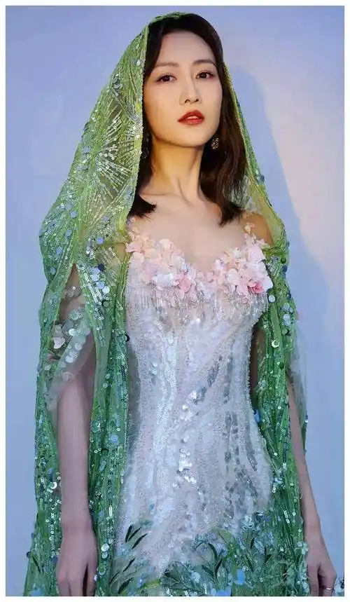 王鸥惊艳登场美图系列第60期专访明星王鸥