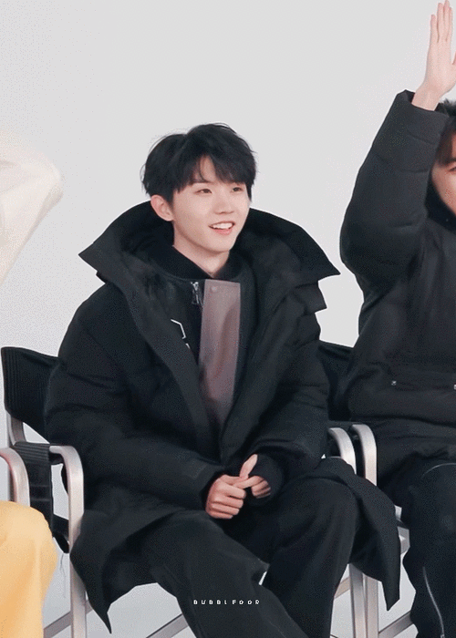 这个举手真的无敌可爱@时代少年团队长-马嘉祺#时代少年团王者直播