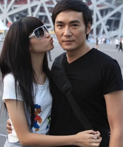 不过之前由于焦恩俊和前妻离婚时的屡次抚养权争夺战,让焦曼婷和