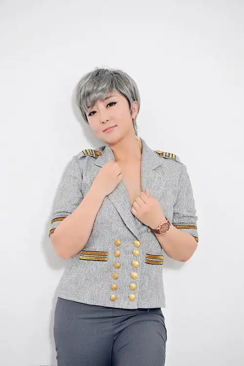 p>格格,原名蒙克其其格,8月1日出生于内蒙古自治区赤峰市克什克腾旗