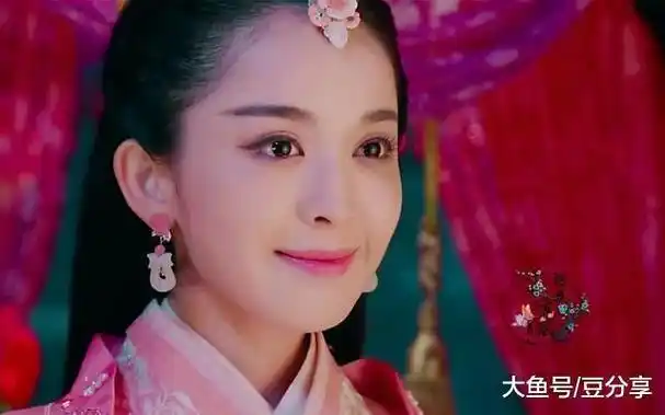 古装美人同穿粉衣气质差好多关晓彤无可挑剔鞠婧祎画风却变了