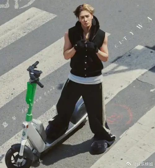 王嘉尔严浩翔什么时候合作