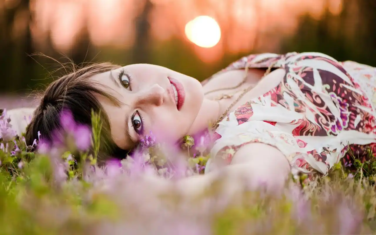 唯美复古风欧美面具美女红唇诱惑性感写真桌面壁纸(一)