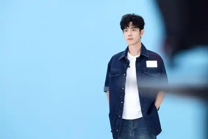 日影将斜,撷取轻柔晚风,和@x玖少年团肖战daytoy 晚点儿见