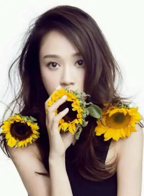 陈乔恩,被誉为"偶像剧女王",近日在网友分享的动态中再度引起关注.