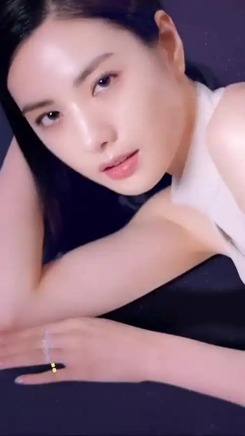 确实是大#美女#女神#性感 #花与马