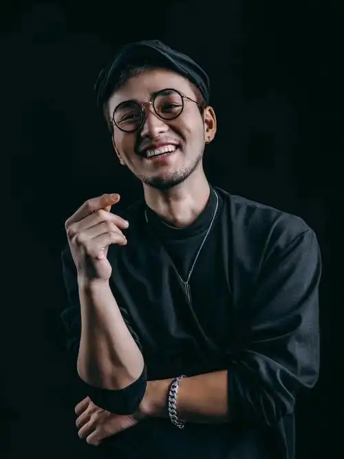 痞帅痞帅的渣男