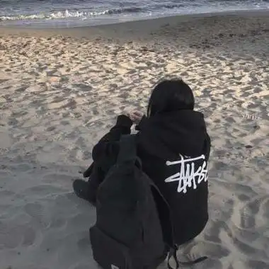 唯美背影头像女生一个人淡淡忧伤看着远方