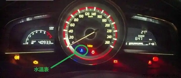 水温表显示蓝色,表示冷却液温度过低