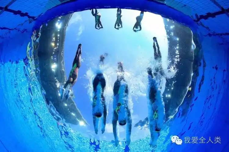 高清组图 水下拍摄的女子花样游泳