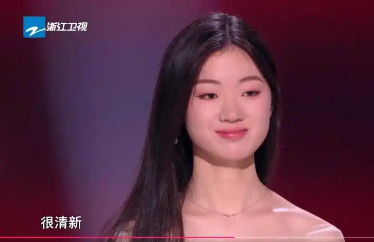 《中国好声音》总冠军后,这位19岁的浙江小姑娘单依纯就开启了自己马